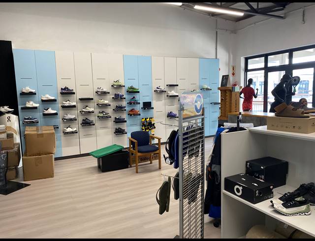 100M² RETAIL TO LET IN WESTLAKE